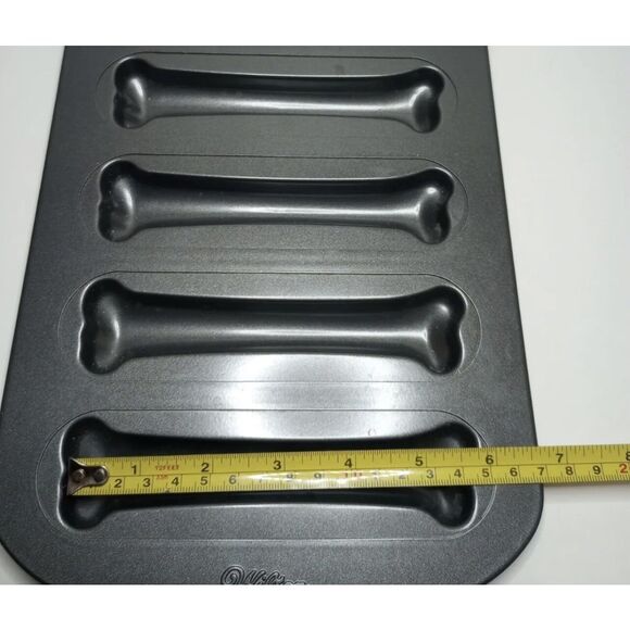 Wilton Halloween Bones Cake Muffin Baking Pan Also Great For Dog Treat Molds - Picture 4 of 7